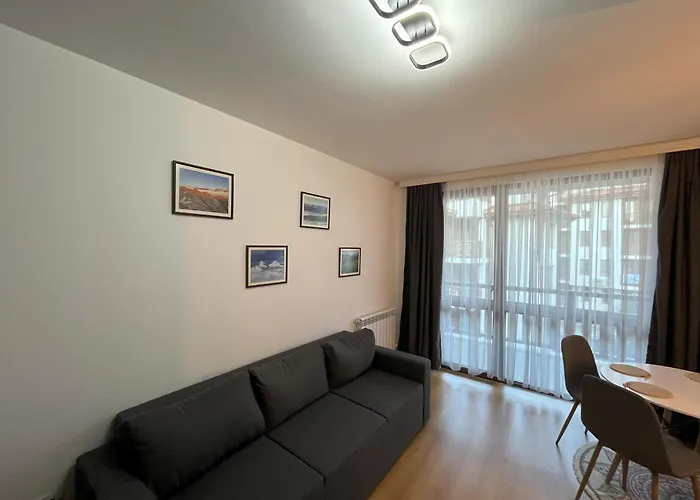 Nest By The Peaks In * Банско